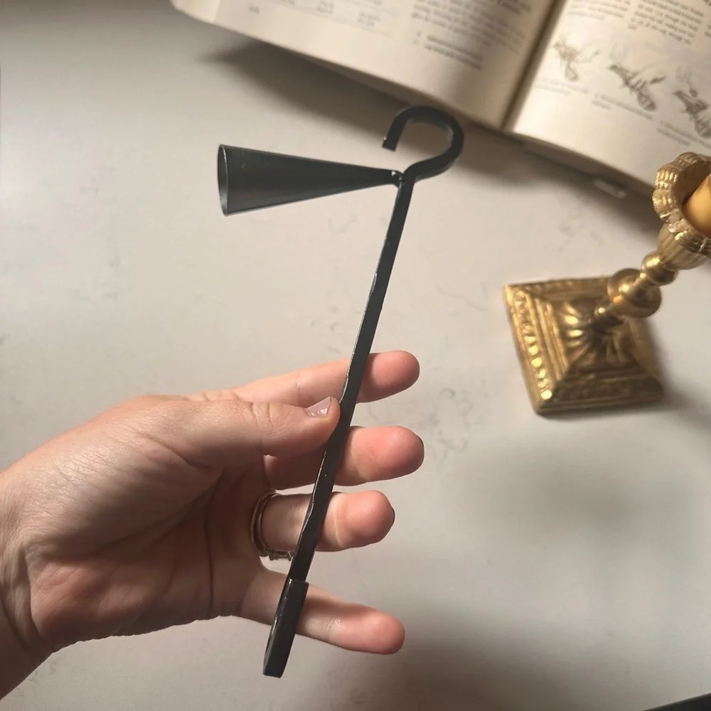 Metal candle snuffer